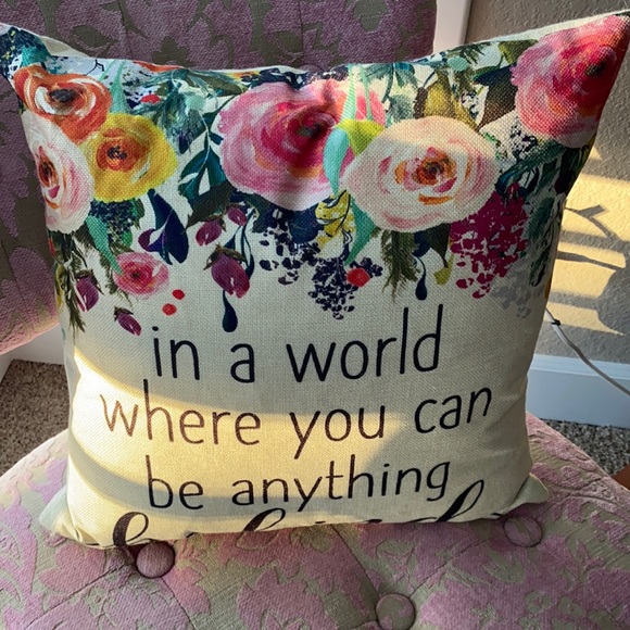 “Be kind” Decorative Pillow - Picture 1 of 2